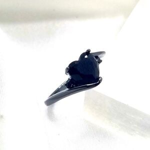 18k gold plated black crystal heart stone size 8 ring band.